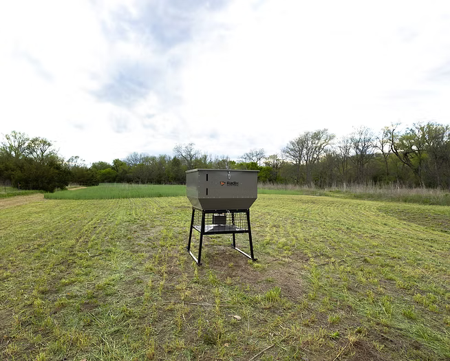 Radix Hunting - Virtus 10 Feeder - 1,000 lbs